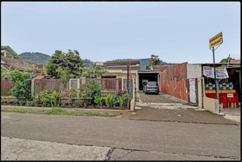 Adinda Homestay Lembang Luaran gambar